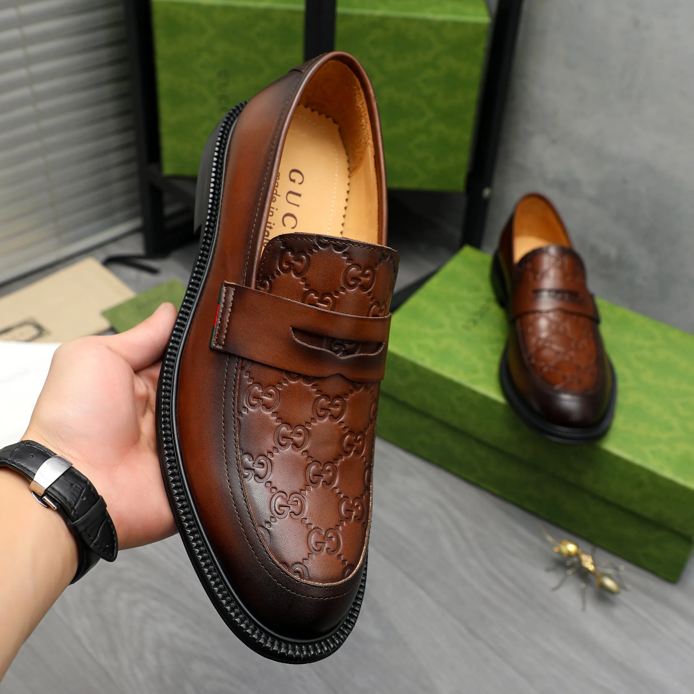 Men's shoes 💰p500 Product trademark: GUCCI "Gucci" business slip-on leather shoes Regular size: 38-46 (38.45.46 custom-made, non-returnable) Product materials: Selected high-quality color-brushed cowhide embossed upper, cowhide lining, original rubber outsole